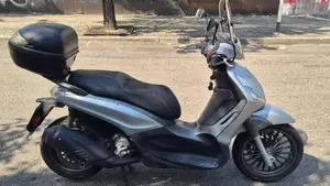 Piaggio Beverly 300 i.e. ABS-ASR (2016 - 20)  (2)