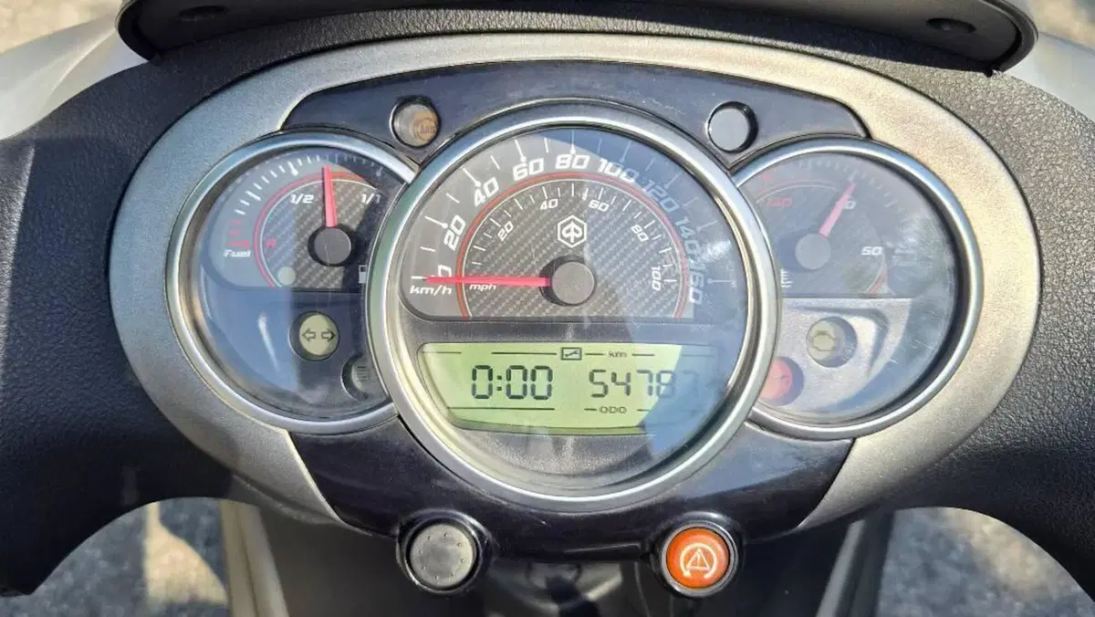 Piaggio Beverly 300 i.e. ABS-ASR (2016 - 20)  (4)