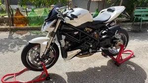 Ducati Streetfighter (2009 - 12)  (2)