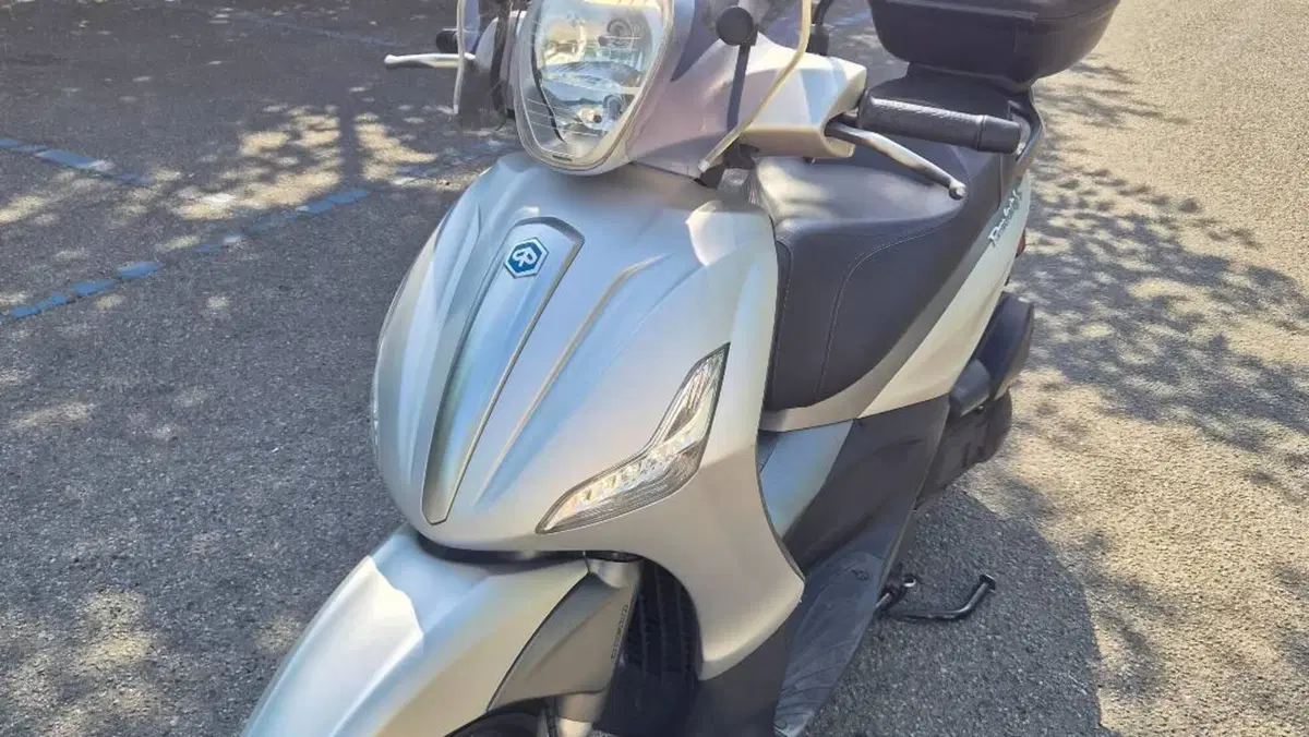 Piaggio Beverly 300 i.e. ABS-ASR (2016 - 20)  (5)