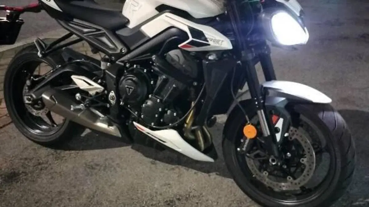 Triumph Street Triple 765 R (2023 - 26)  (3)