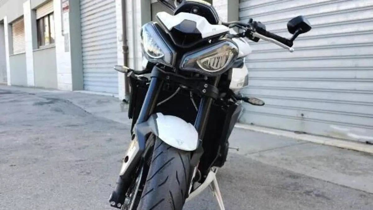 Triumph Street Triple 765 R (2023 - 26)  (6)