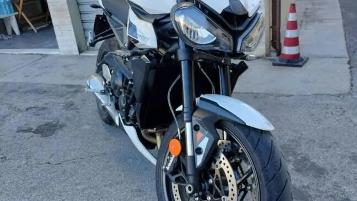 Triumph Street Triple 765 R (2023 - 26)  (7)