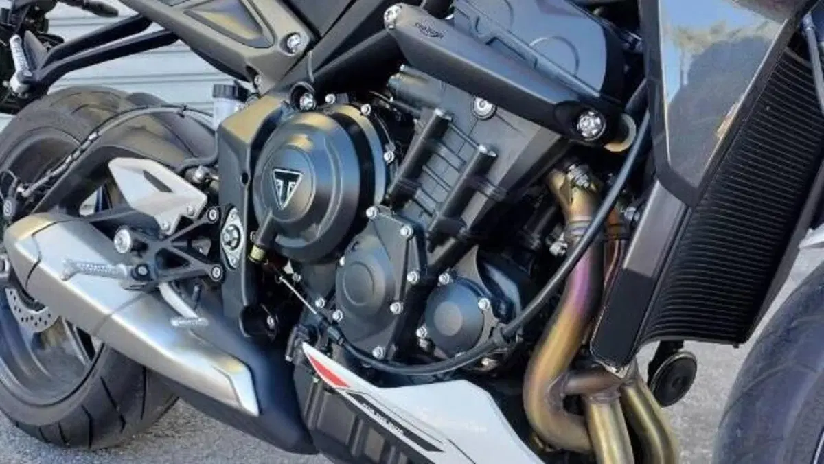 Triumph Street Triple 765 R (2023 - 26)  (9)