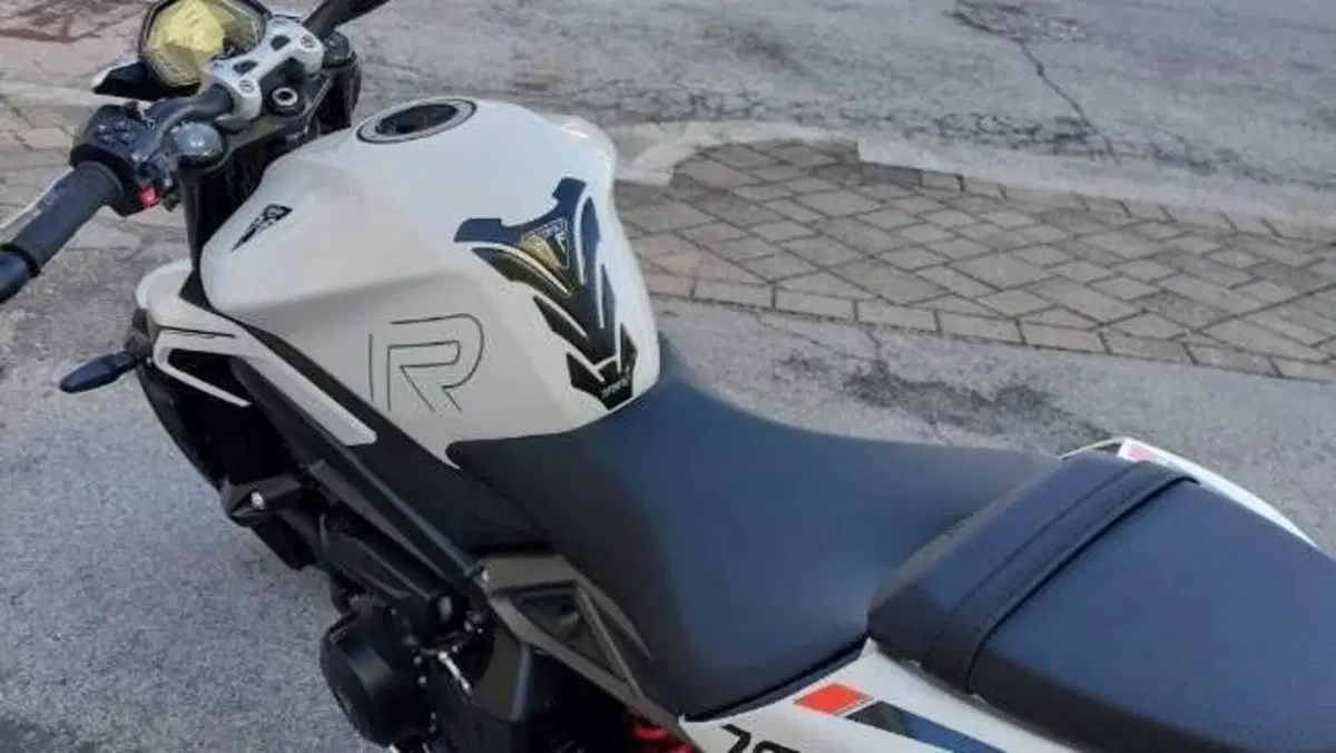 Triumph Street Triple 765 R (2023 - 26)  (10)