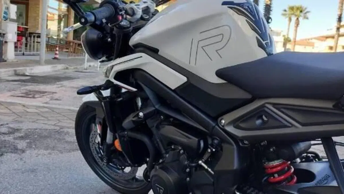 Triumph Street Triple 765 R (2023 - 26)  (11)