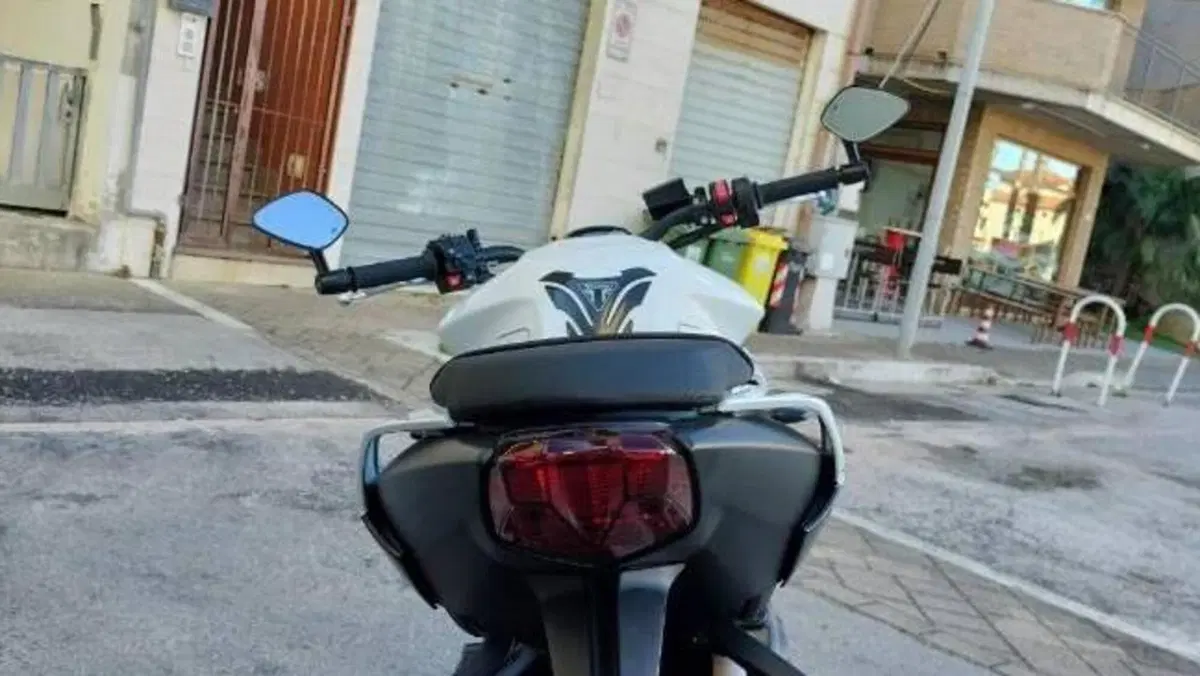 Triumph Street Triple 765 R (2023 - 26)  (12)