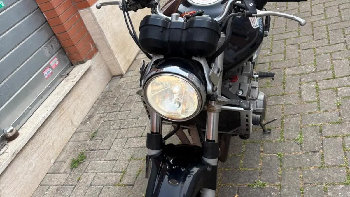 Honda Hornet 900  (2)