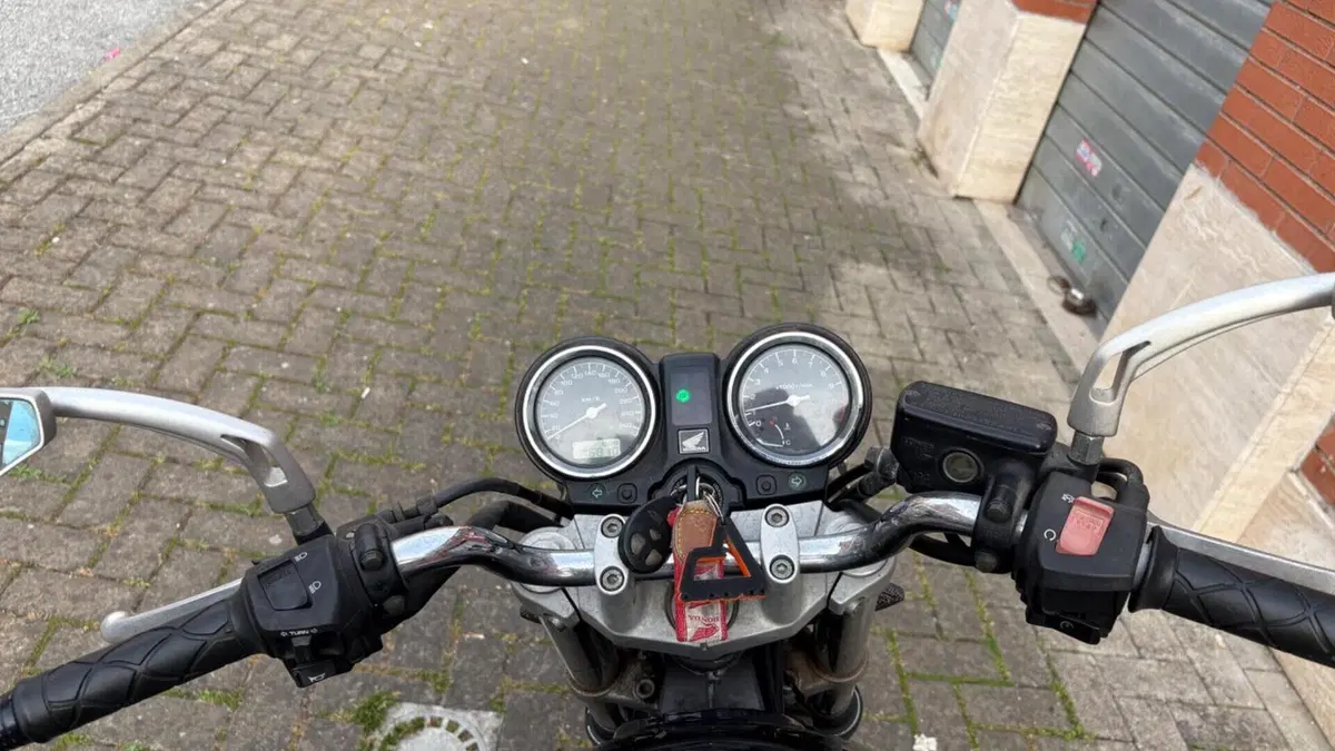 Honda Hornet 900  (8)