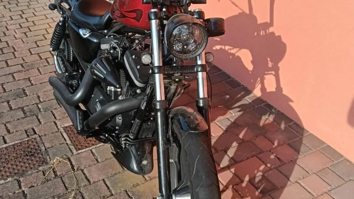 Harley-Davidson 883 Iron (2017 - 20) - XL 883N  (4)