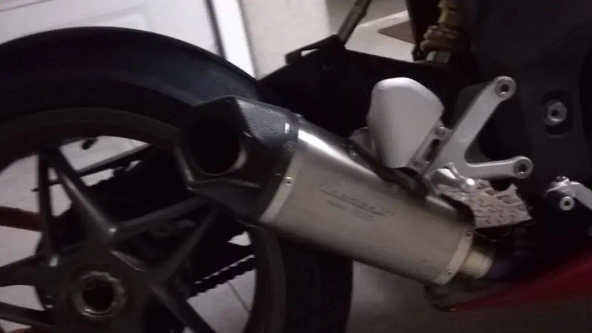 MV Agusta Brutale 990 R (2009 - 12)  (4)