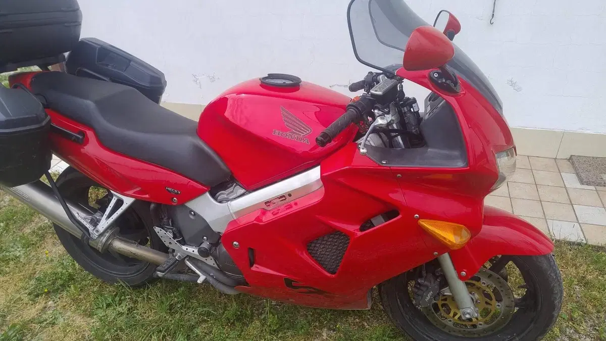 Honda VFR 800 (1998 - 01)  (2)