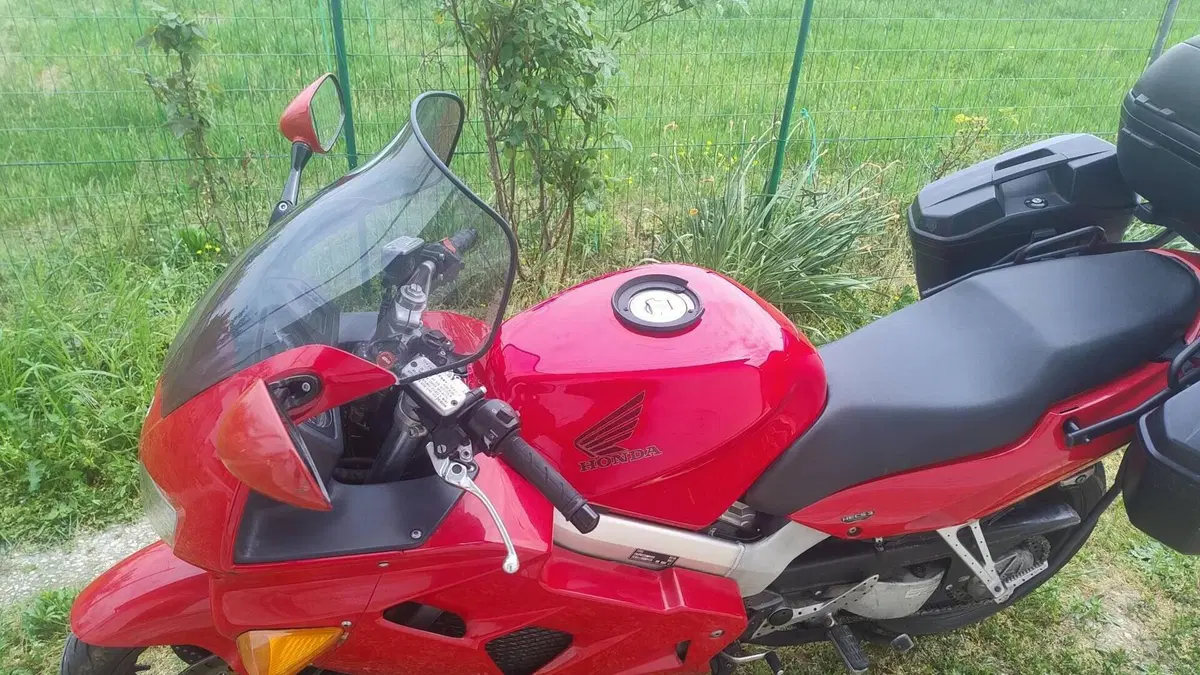 Honda VFR 800 (1998 - 01)  (3)