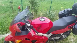 Honda VFR 800 (1998 - 01)  (3)