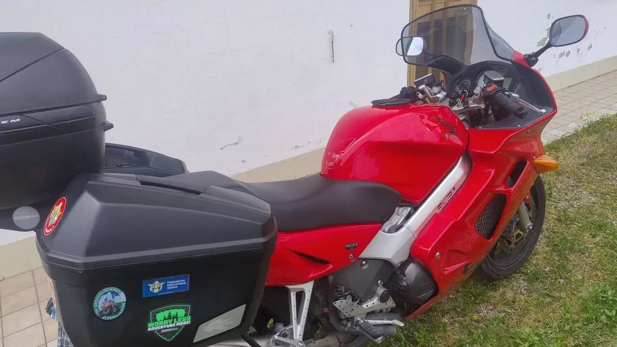Honda VFR 800 (1998 - 01)  (6)