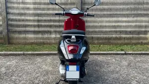 Vespa Primavera 125 Disney Mickey Mouse Edition by Vespa (2023 - 24)  (4)