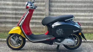Vespa Primavera 125 Disney Mickey Mouse Edition by Vespa (2023 - 24)  (2)