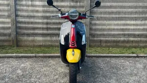 Vespa Primavera 125 Disney Mickey Mouse Edition by Vespa (2023 - 24)  (3)