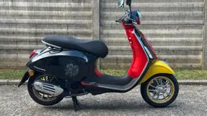 Vespa Primavera 125 Disney Mickey Mouse Edition by Vespa (2023 - 24)  (5)