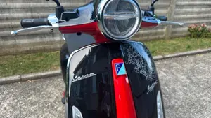 Vespa Primavera 125 Disney Mickey Mouse Edition by Vespa (2023 - 24)  (10)