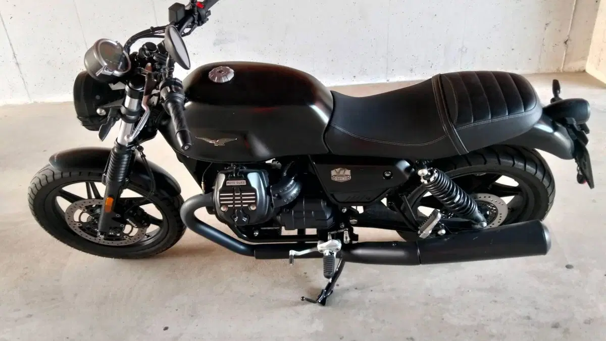 Moto Guzzi V7 Stone (2021 - 24)  (5)