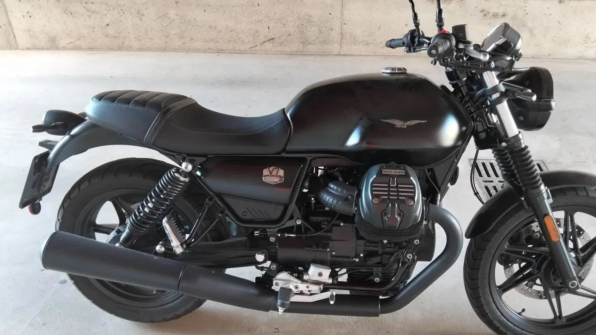 Moto Guzzi V7 Stone (2021 - 24)  (6)