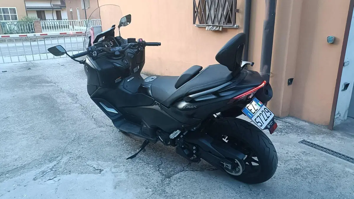 Yamaha T-Max 560 (2022 - 24)  (7)