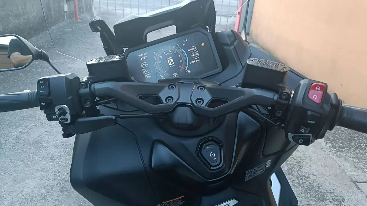 Yamaha T-Max 560 (2022 - 24)  (8)
