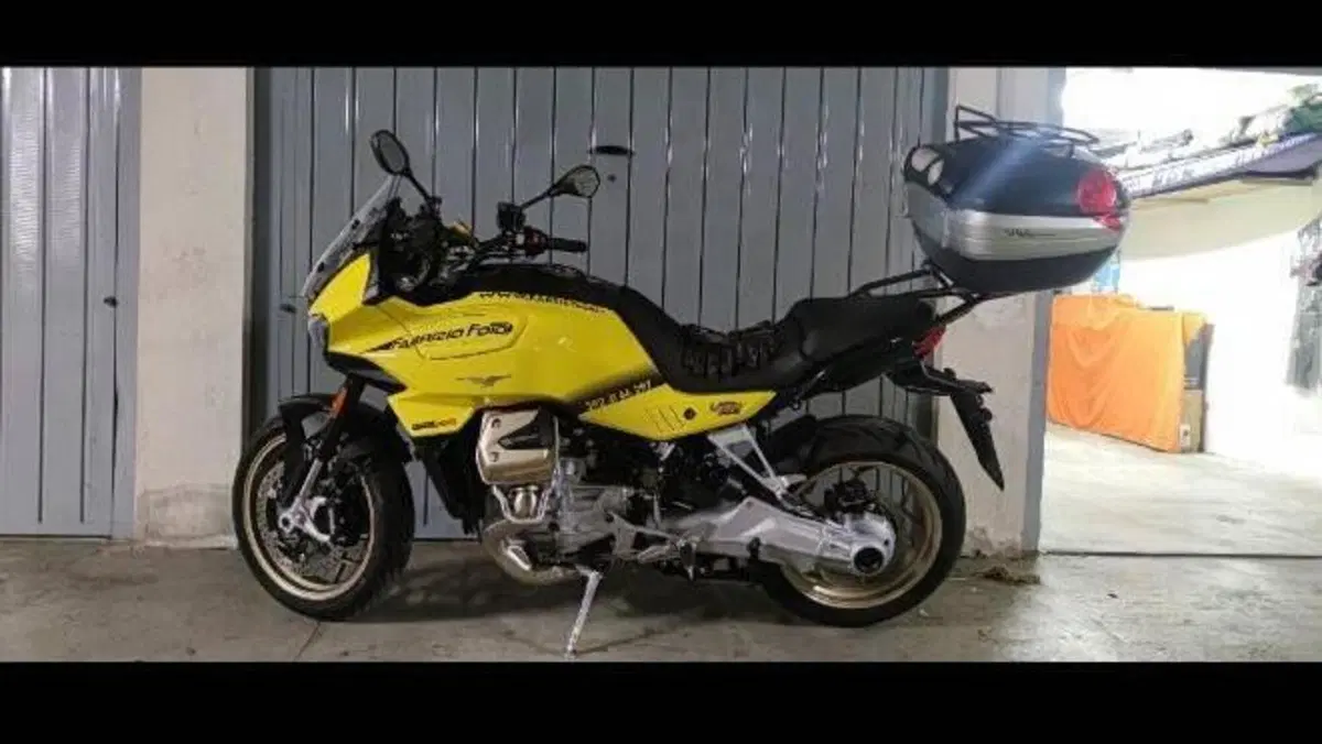 Moto Guzzi V100 Mandello (2022 - 24)  (5)