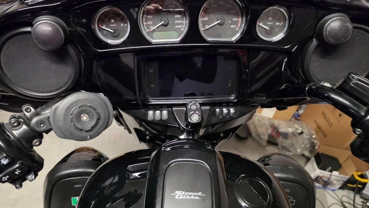 Harley-Davidson CVO Street Glide (2023)  (5)