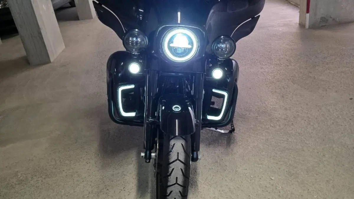 Harley-Davidson CVO Street Glide (2023)  (6)