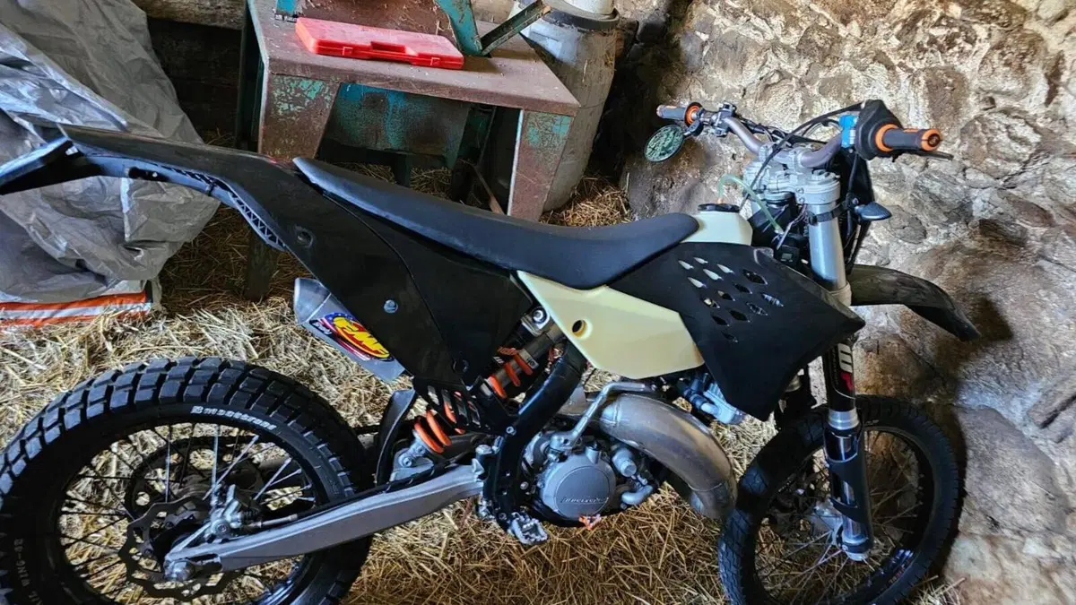 KTM 125 EXC (2010)  (2)