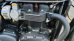 Triumph Bonneville T120 Black (2021 - 25)  (2)