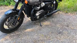 Triumph Bonneville T120 Black (2021 - 25)  (4)