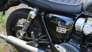 Triumph Bonneville T120 Black (2021 - 25)  (5)