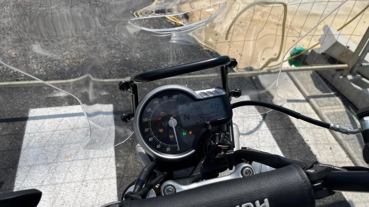 Triumph Scrambler 400 X (2024 - 26)  (9)