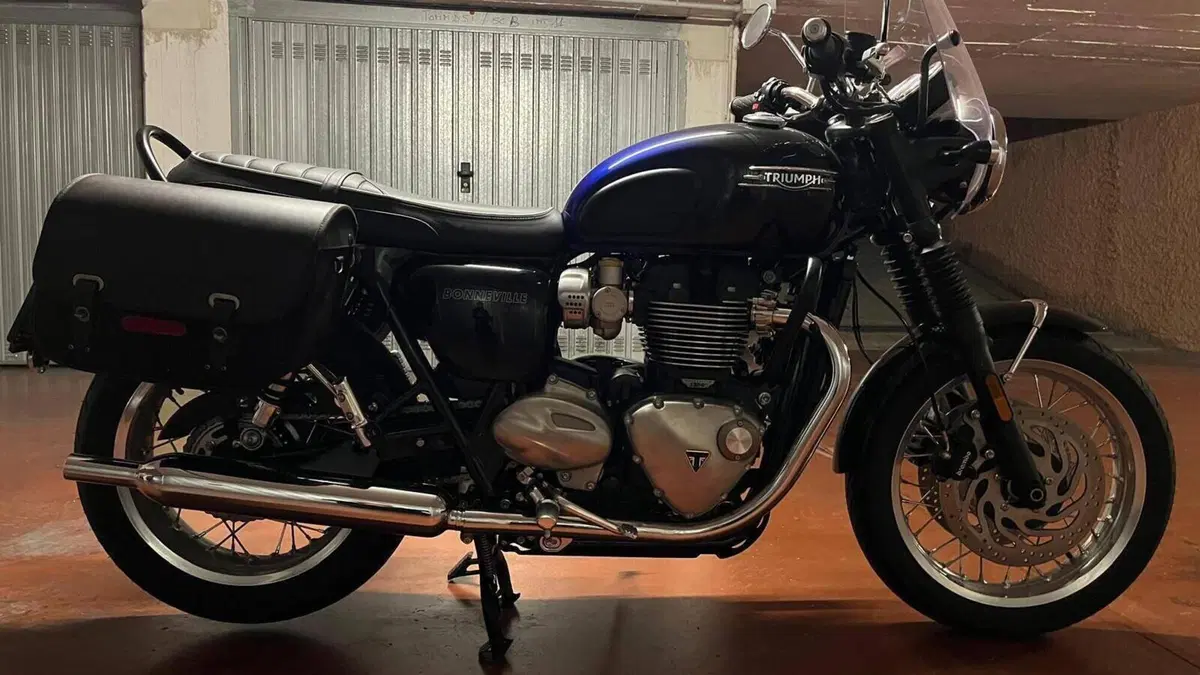 Triumph Bonneville T120 Stealth Edition (2024)  (2)