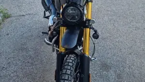 Triumph Scrambler 1200 XE (2021 - 23)  (2)