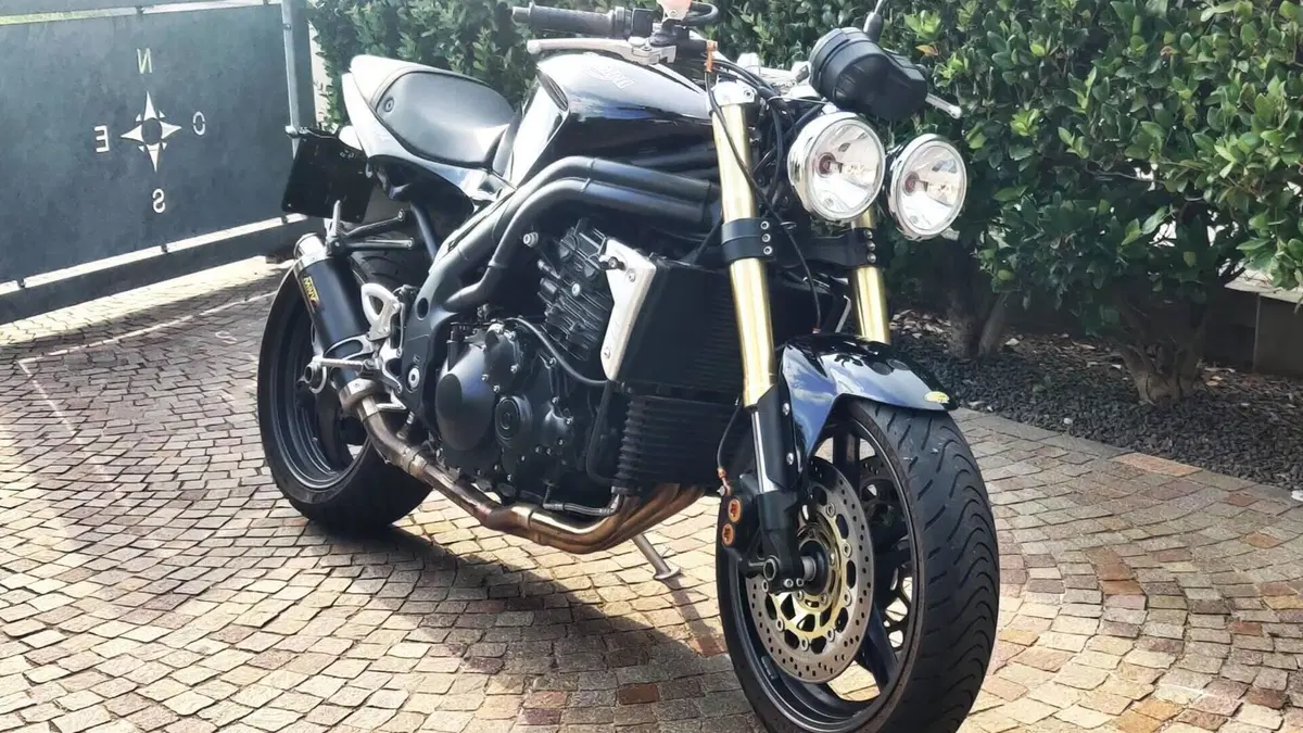 Triumph Speed Triple 1050 (2005 - 11) 