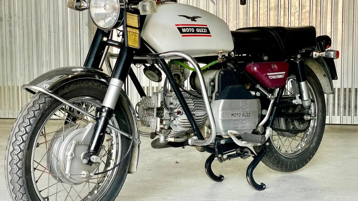 Moto Guzzi   (2)