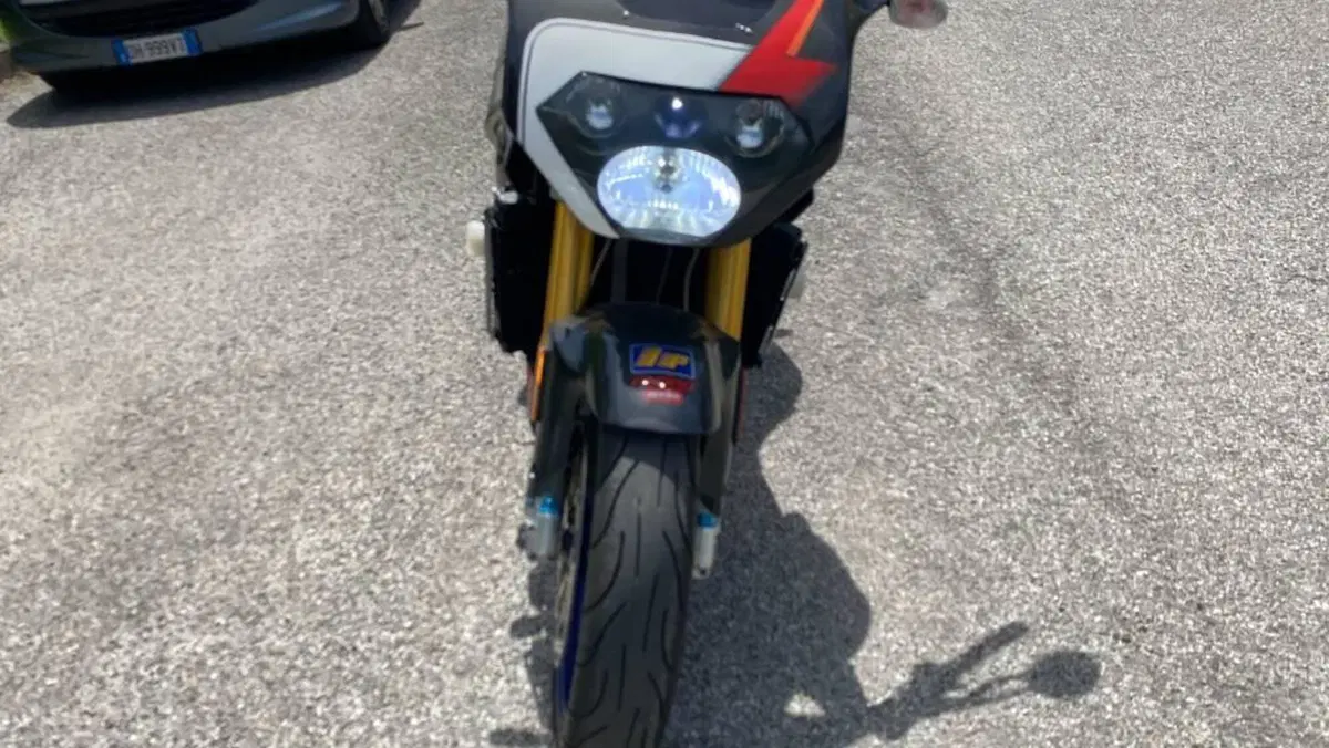 Aprilia Tuono 1000 R Factory (2004 - 05) 