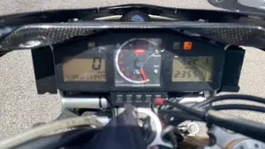 Aprilia Tuono 1000 R Factory (2004 - 05)  (5)