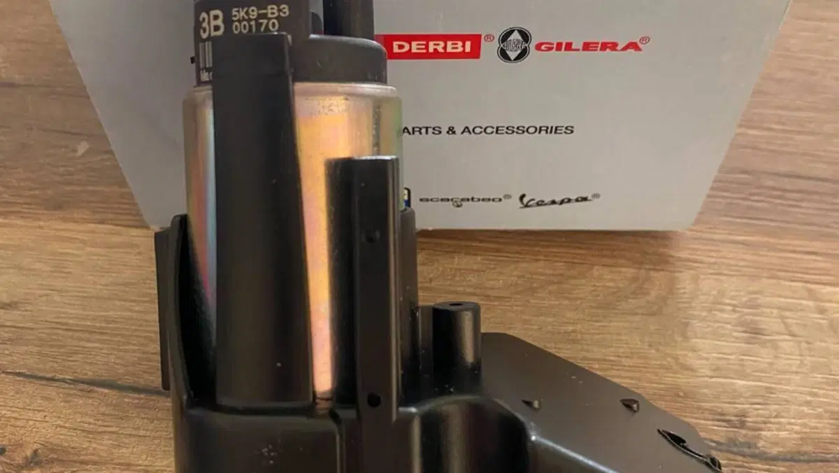 Aprilia Tuono 1000 R Factory (2004 - 05)  (10)