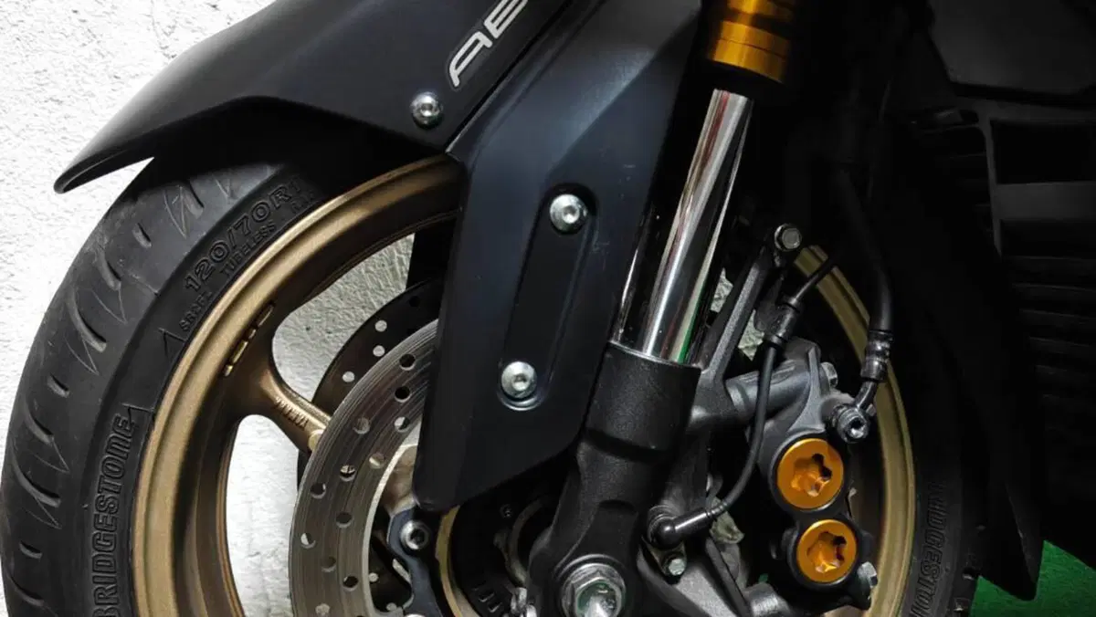Yamaha T-Max 530 Iron Max ABS (2014 - 17)  (3)