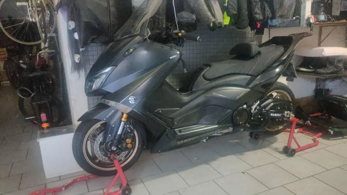 Yamaha T-Max 530 Iron Max ABS (2014 - 17)  (4)