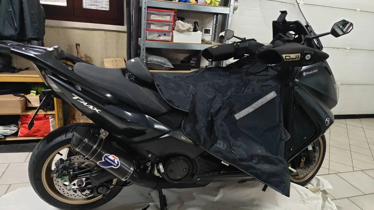 Yamaha T-Max 530 Iron Max ABS (2014 - 17)  (6)