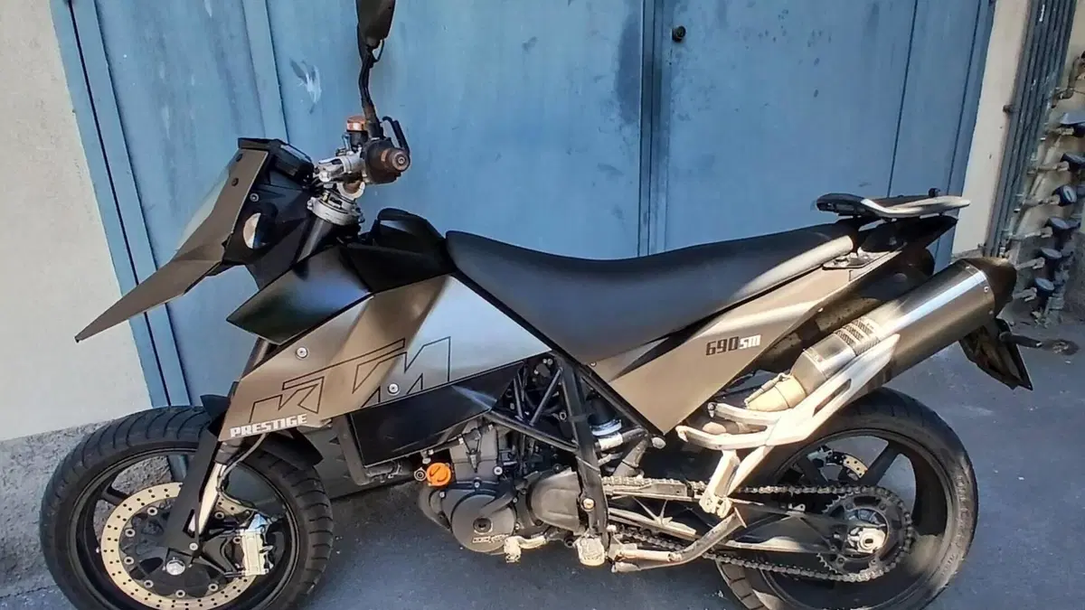 KTM 690 Supermoto  (2)