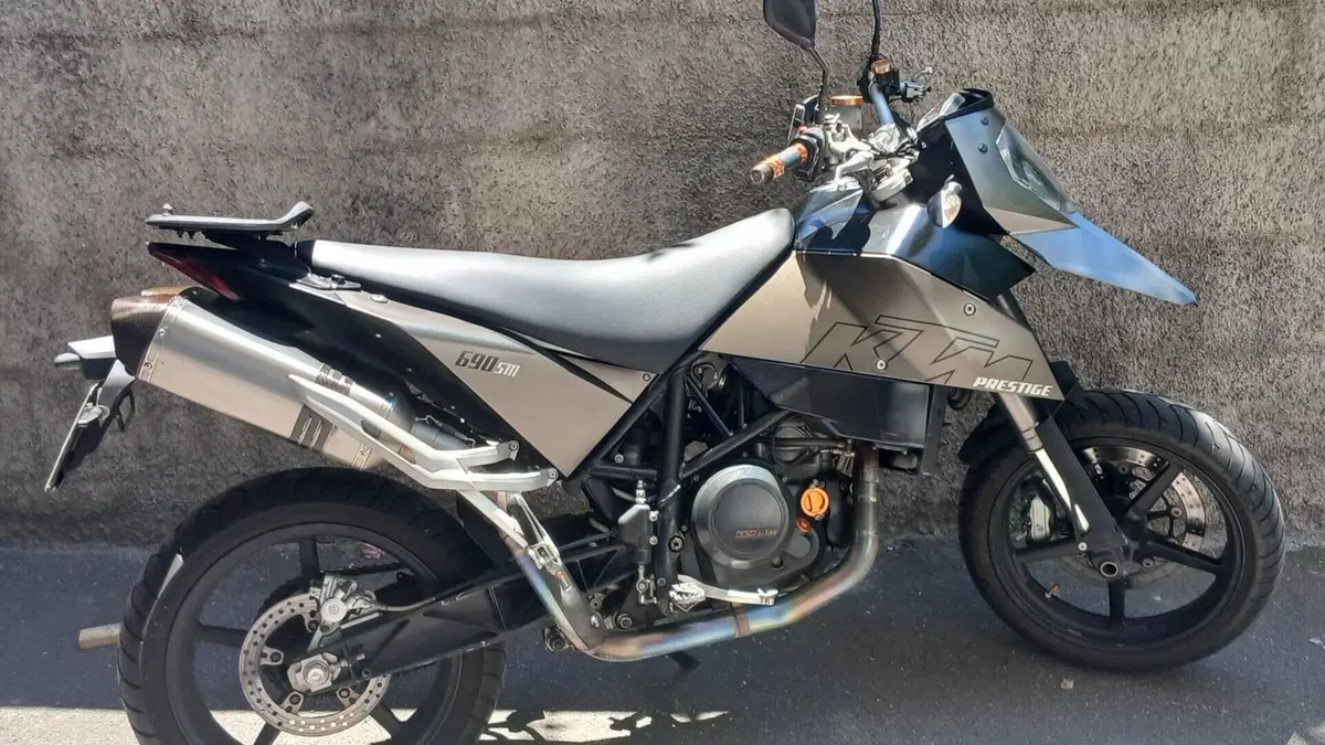 KTM 690 Supermoto 