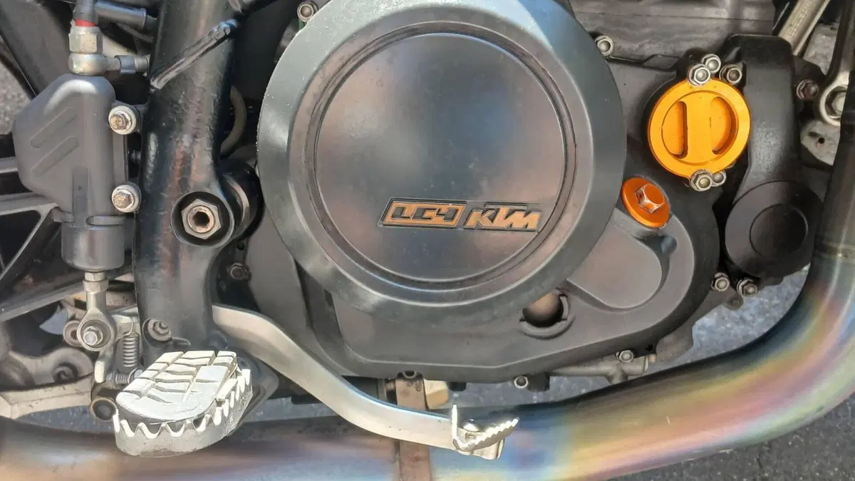 KTM 690 Supermoto  (6)