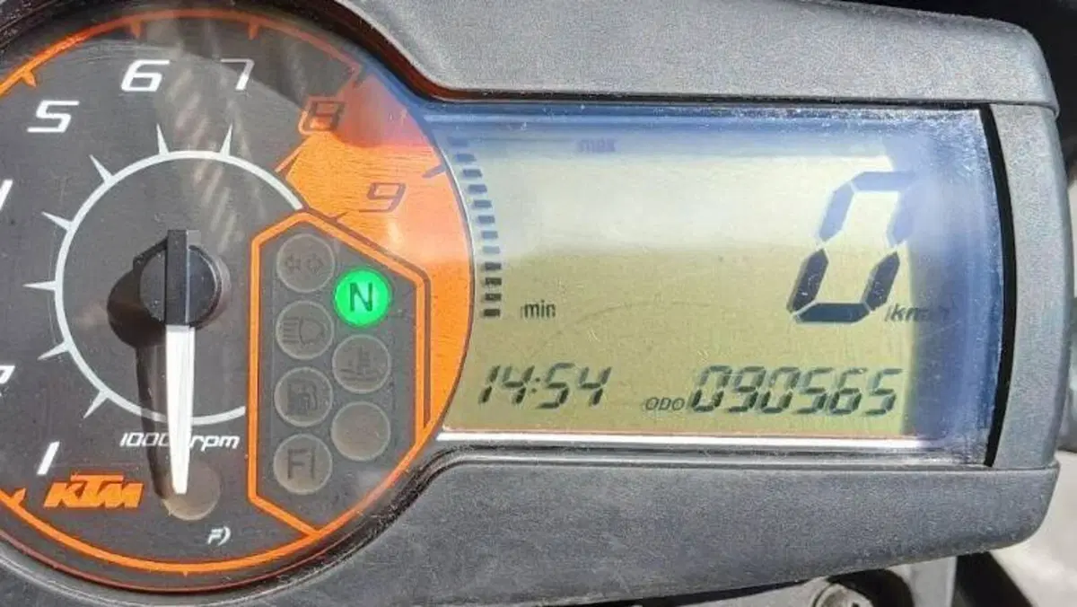 KTM 690 Supermoto  (3)